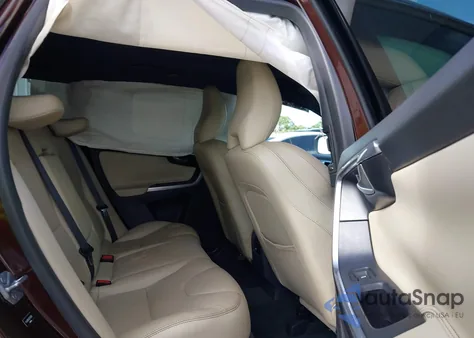 2016 Volvo Xc60 T5 Drive-E Premier из США, поврежденный, VIN YV440MDK3G2785906